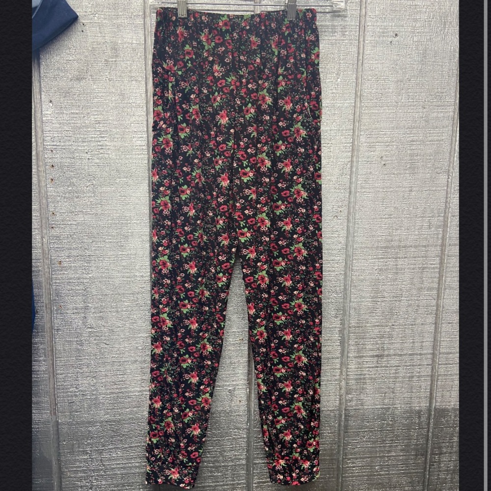 🆕✨ Floral Leggings
